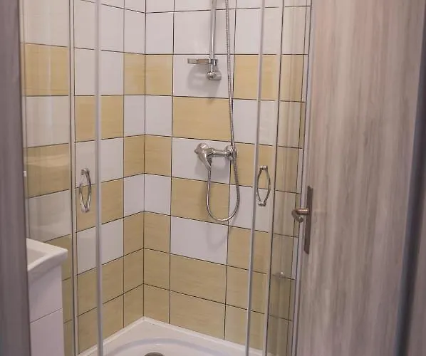 Apartmaji Hrast - דירה Podbela